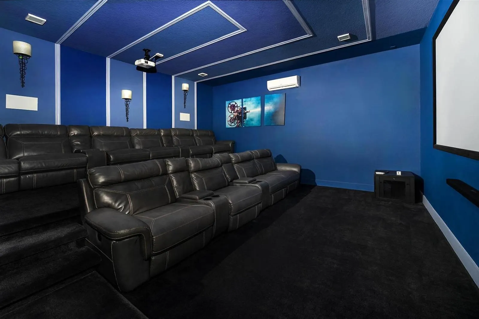 Dreamy Villa With Ice Castle Br, Theater & Game Loft Davenport