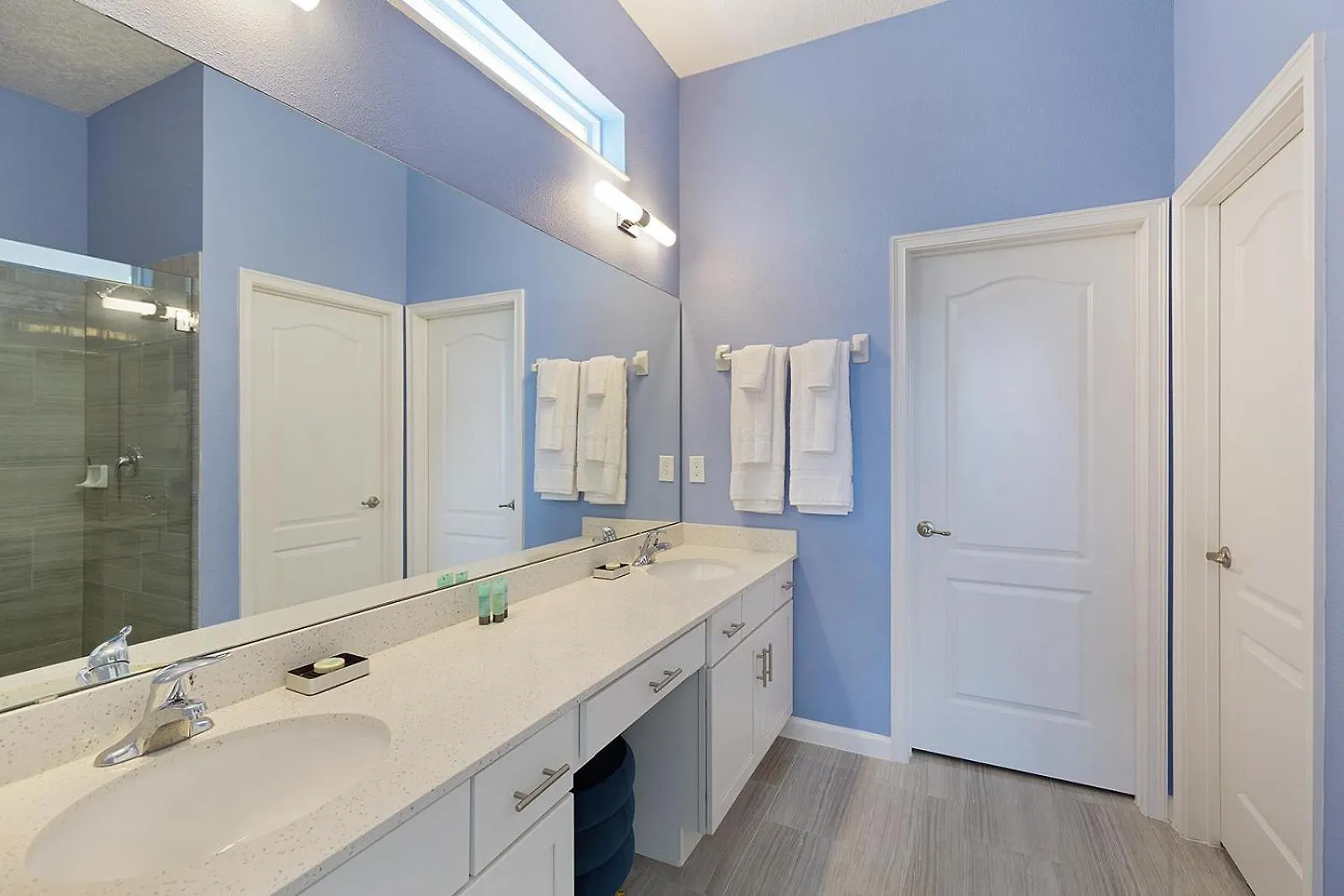 Dreamy Villa With Ice Castle Br, Theater & Game Loft Davenport