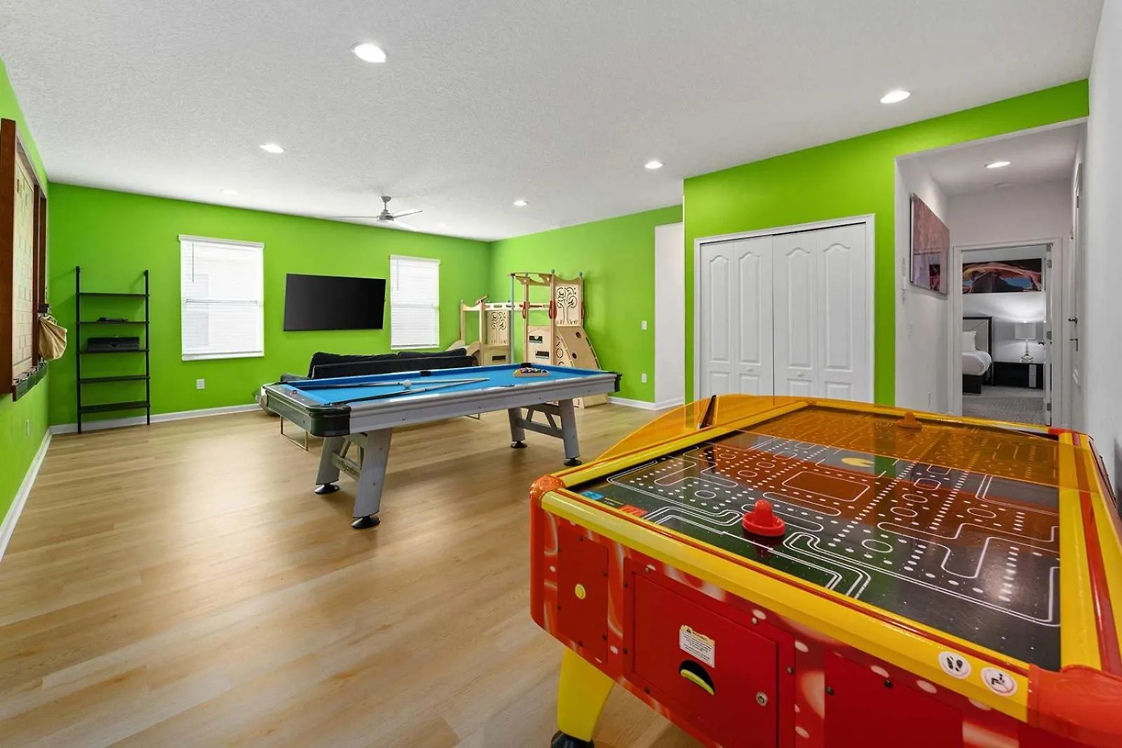 Dreamy Villa With Ice Castle Br, Theater & Game Loft Davenport