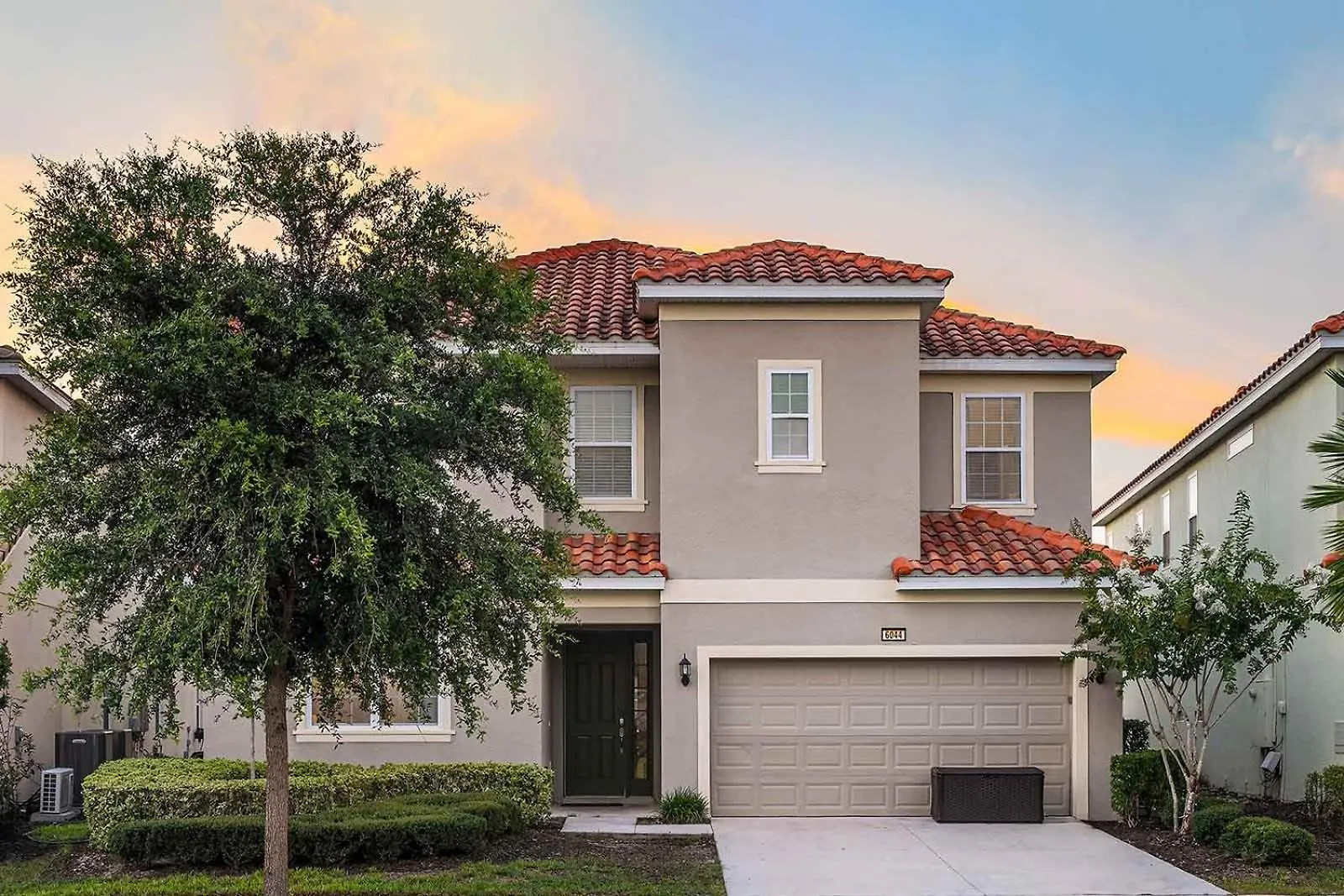Dreamy Villa With Ice Castle Br, Theater & Game Loft Davenport