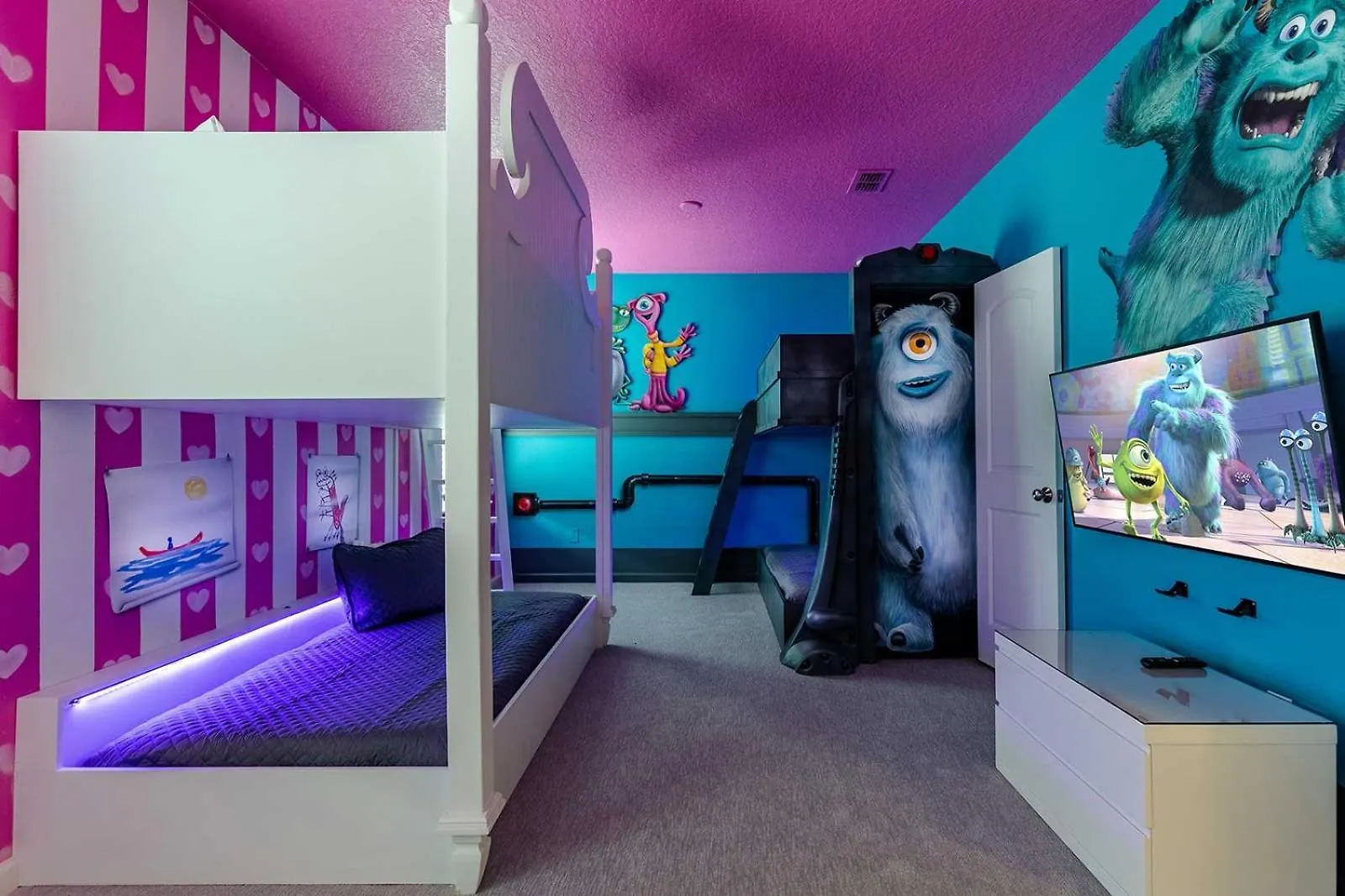 Dreamy Villa With Ice Castle Br, Theater & Game Loft Davenport 0*,  USA