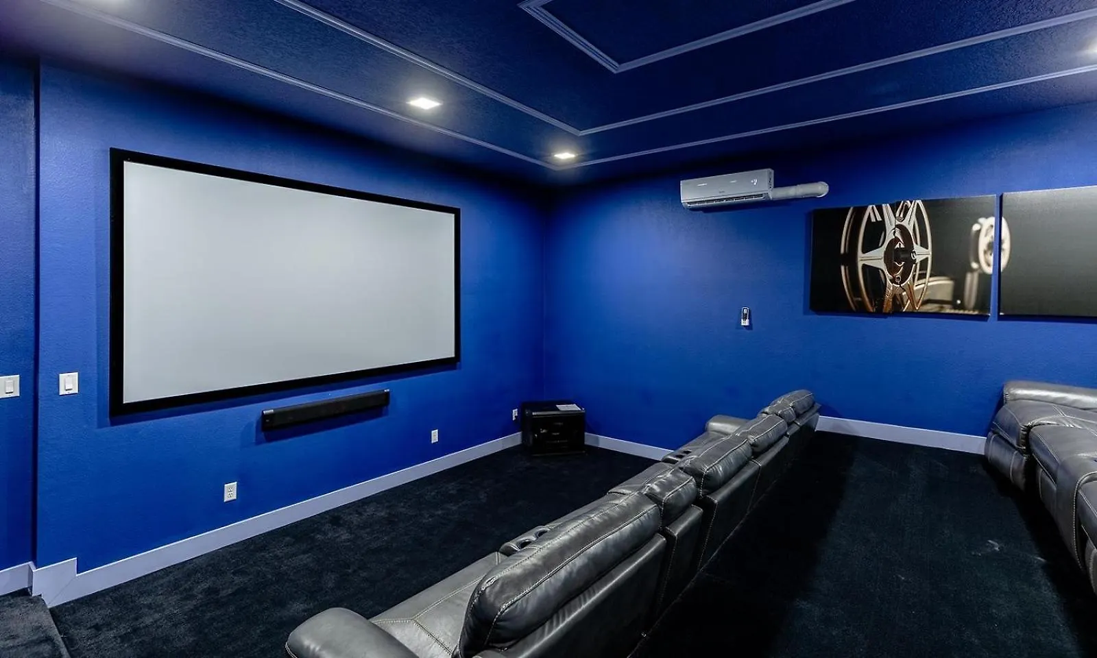 Dreamy Villa With Ice Castle Br, Theater & Game Loft Davenport