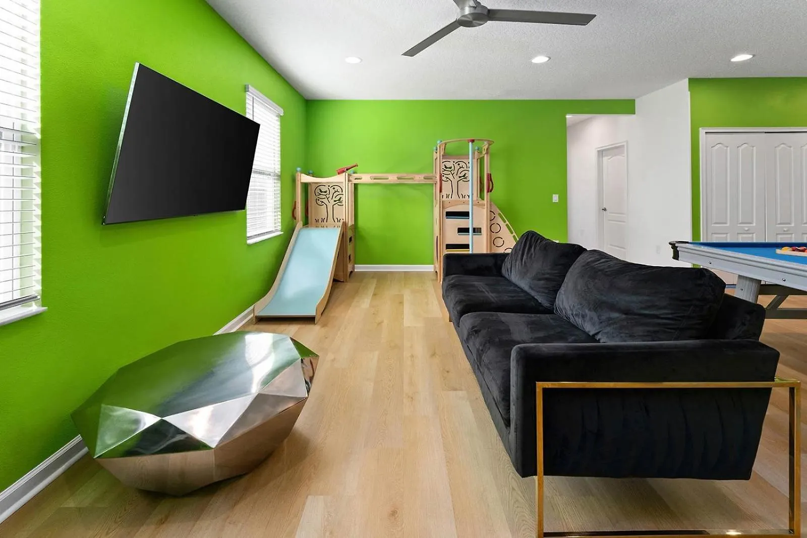 Dreamy Villa With Ice Castle Br, Theater & Game Loft Davenport